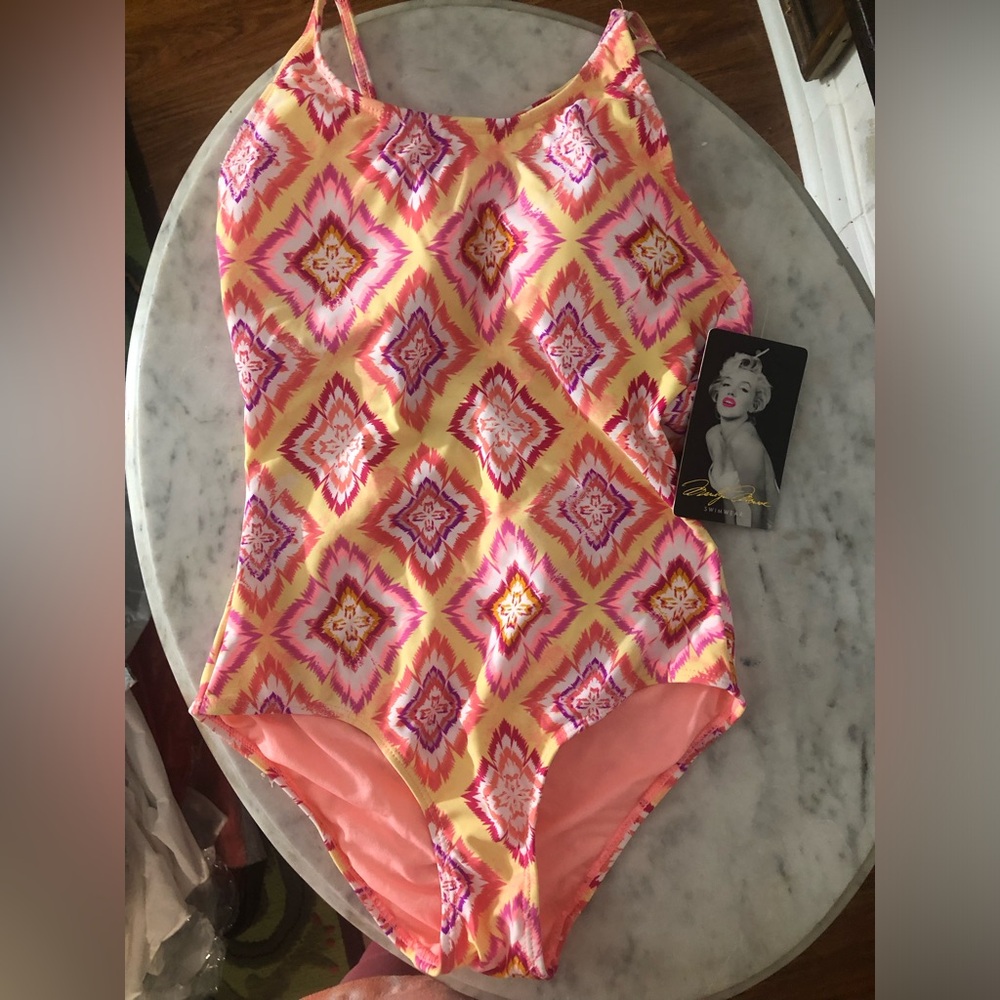 NWT one piece Marilyn Monroe Swimsuit Small